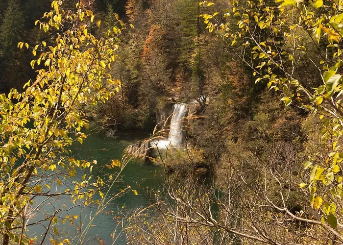 10 Minutes Walk To The Lakes