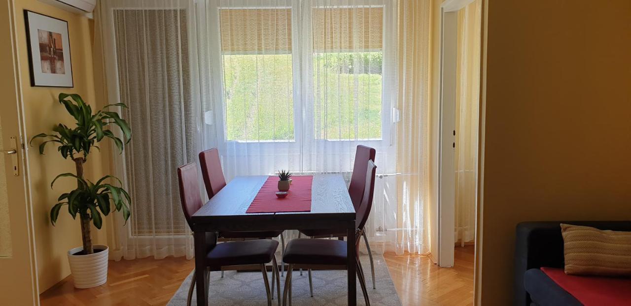 10 Minutes Walk To The Lakes Apartment